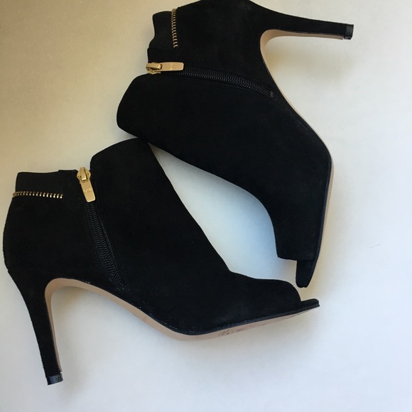 🆕MARC FISHER Black Peep Toe Suede Pumps Sz 6-1/2 - Picture 4 of 6